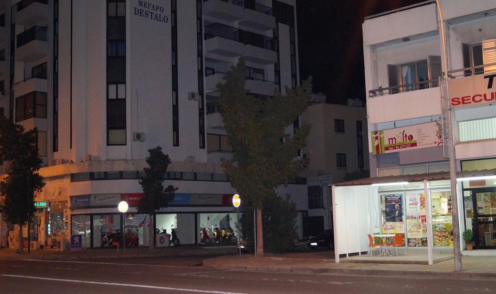 Destalo Court Larnaca Apartment المظهر الخارجي الصورة